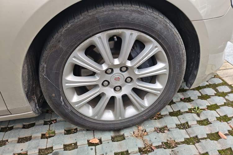 Used Cadillac XTS 2015 28T Luxury Model Right Front Wheel Hub