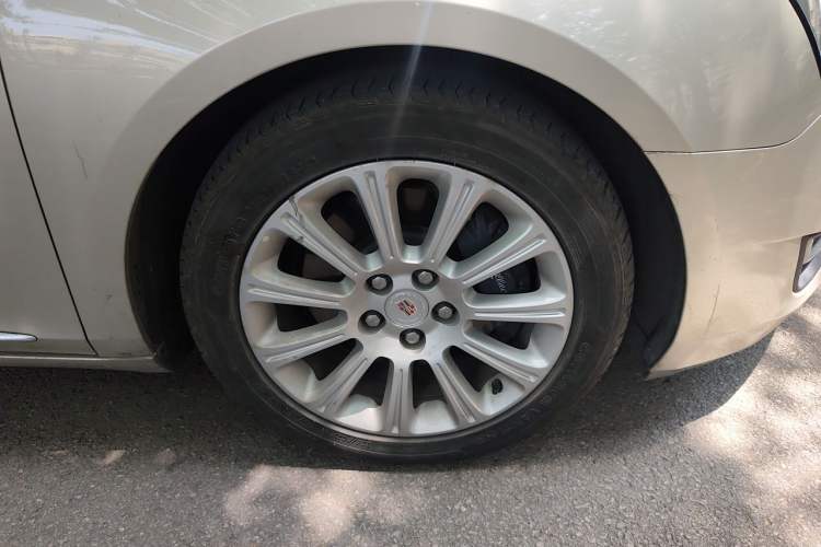 Used Cadillac XTS 2015 28T Comfort Model Right Front Wheel Hub