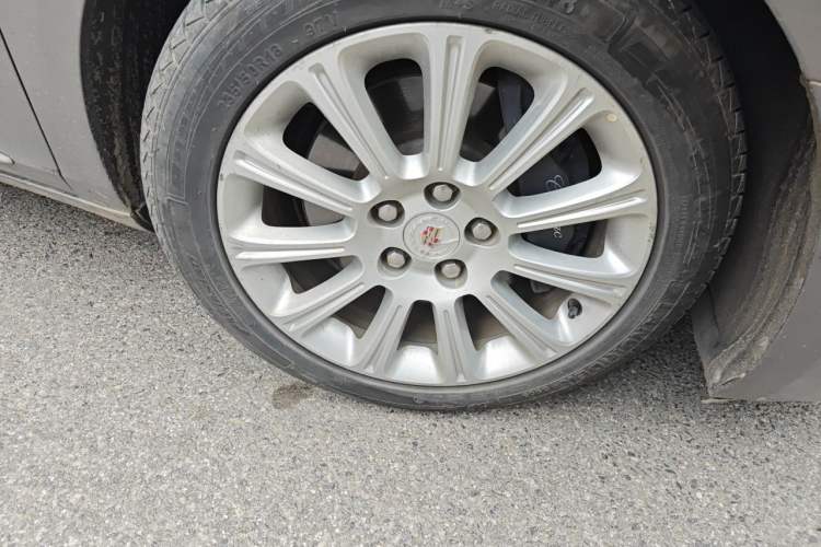 Used Cadillac XTS 2015 28T Comfort Model Right Front Wheel Hub