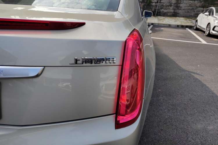 Used Cadillac XTS 2015 28T Comfort Model Right Rear Taillight