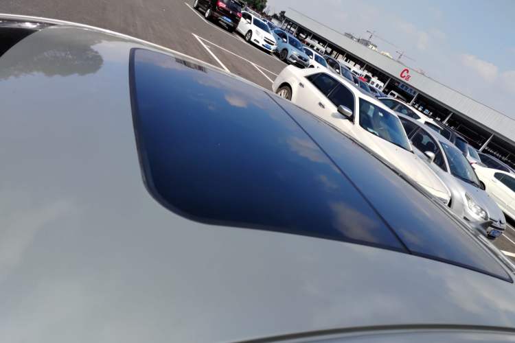 Used Cadillac XTS 2015 28T Comfort Model Roof