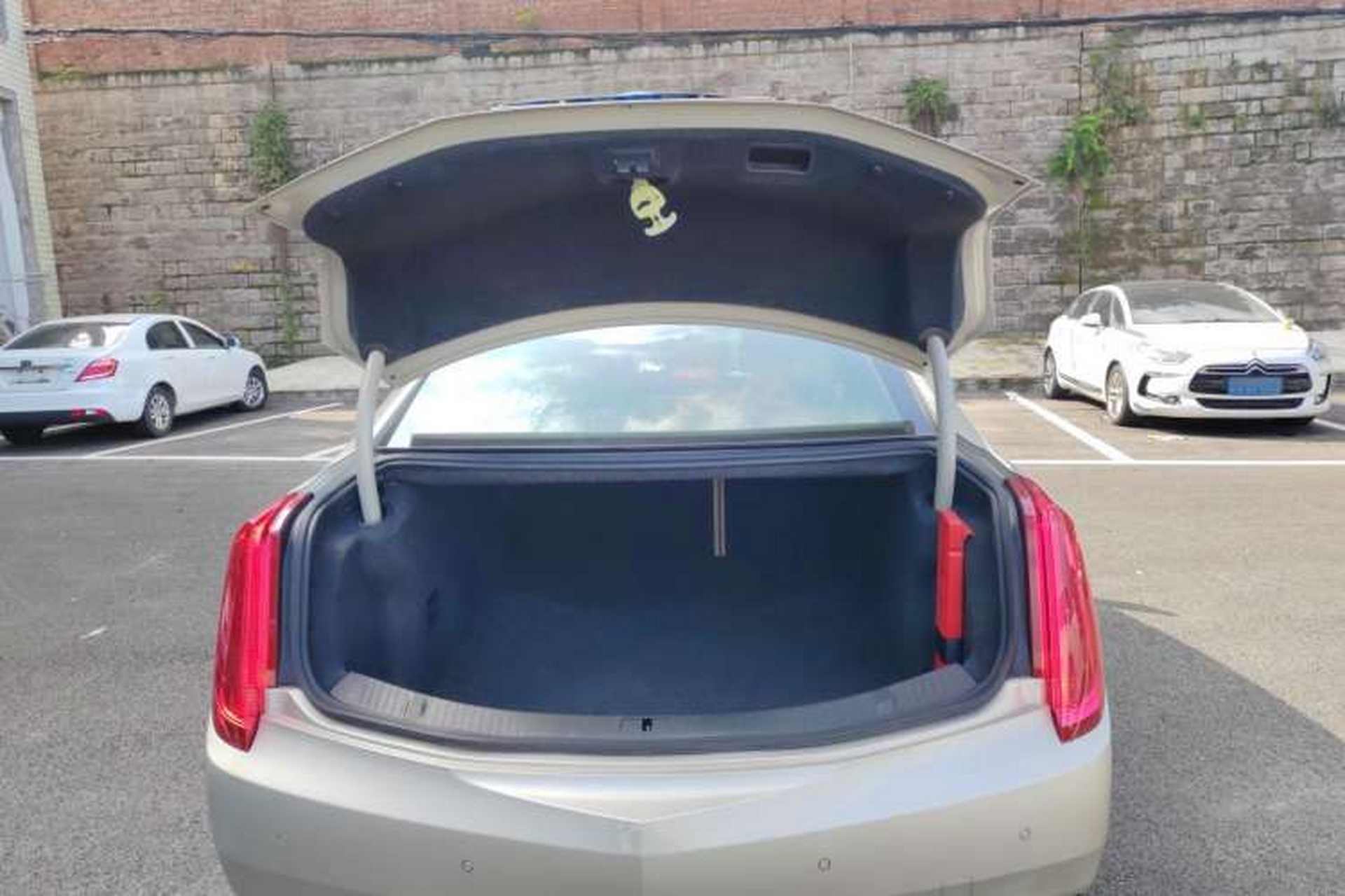 Used Cadillac XTS 2015 28T Comfort Model Trunk