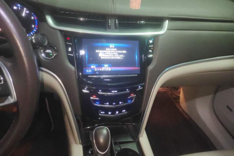 Used Cadillac XTS 2015 28T Comfort Model Audio And AC Panel