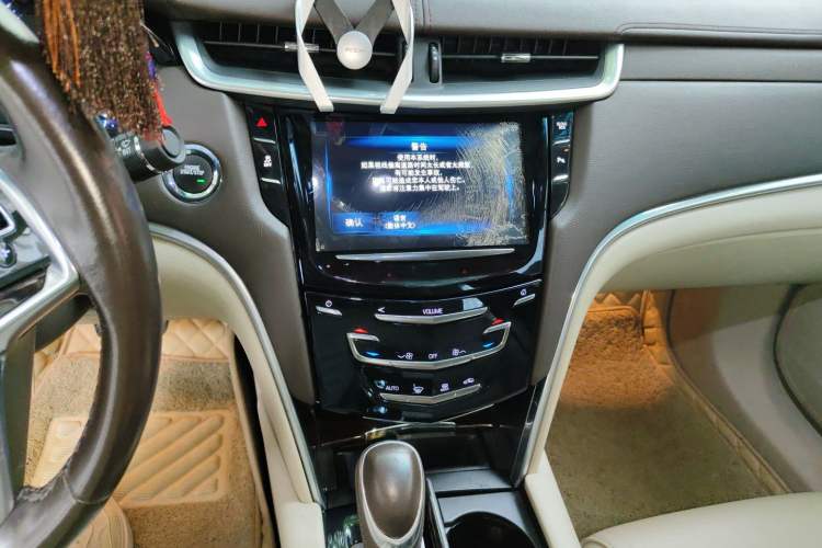 Used Cadillac XTS 2015 28T Comfort Model Audio And AC Panel