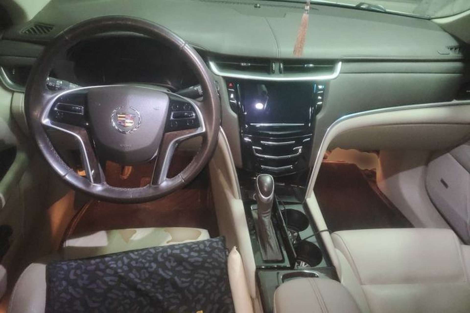 Used Cadillac XTS 2015 28T Comfort Model Center Console
