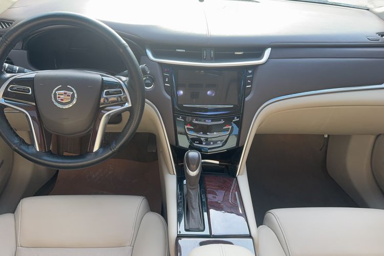 Used Cadillac XTS 2015 28T Comfort Model Center Console