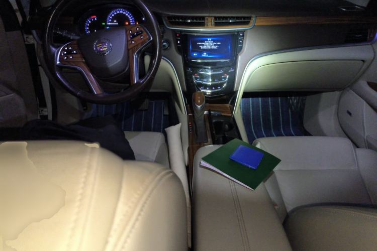 Used Cadillac XTS 2015 28T Elite Model Center Console