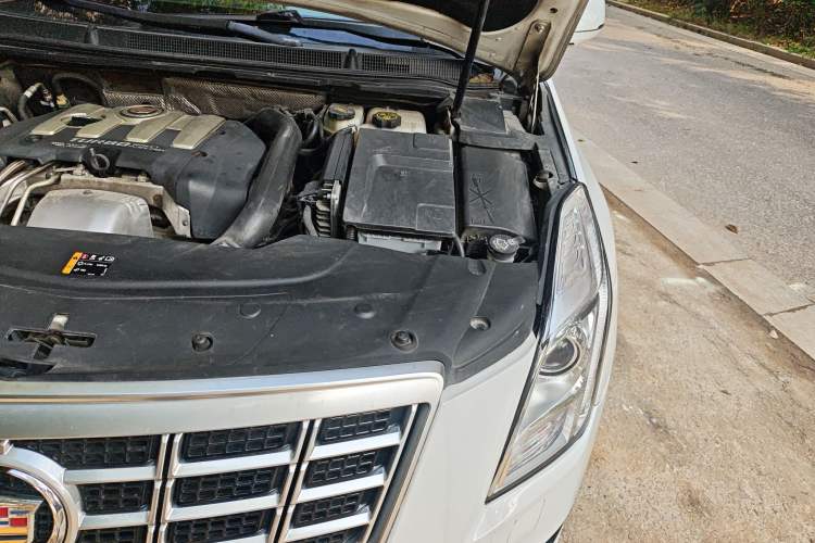 Used Cadillac XTS 2015 28T Comfort Model Engine Bay Left