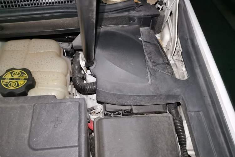 Used Cadillac XTS 2015 28T Comfort Model Engine Bay Left