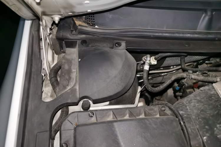 Used Cadillac XTS 2015 28T Comfort Model Engine Bay Right