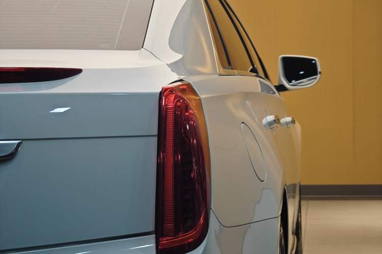 Used Cadillac XTS 2015 28T Comfort Model Exterior 2