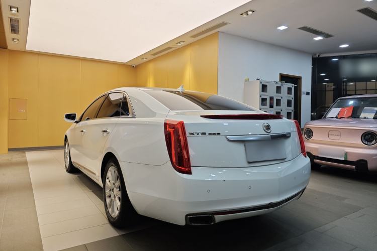 Used Cadillac XTS 2015 28T Comfort Model Exterior 4