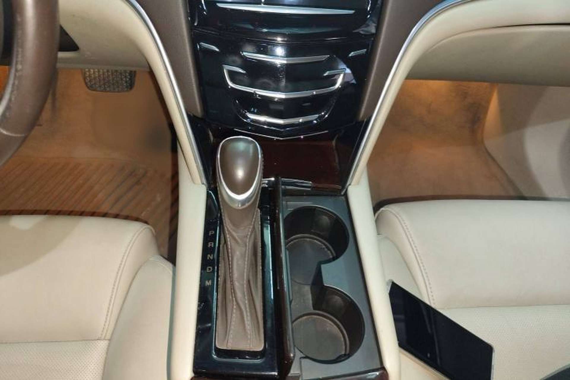 Used Cadillac XTS 2015 28T Comfort Model Gear Lever