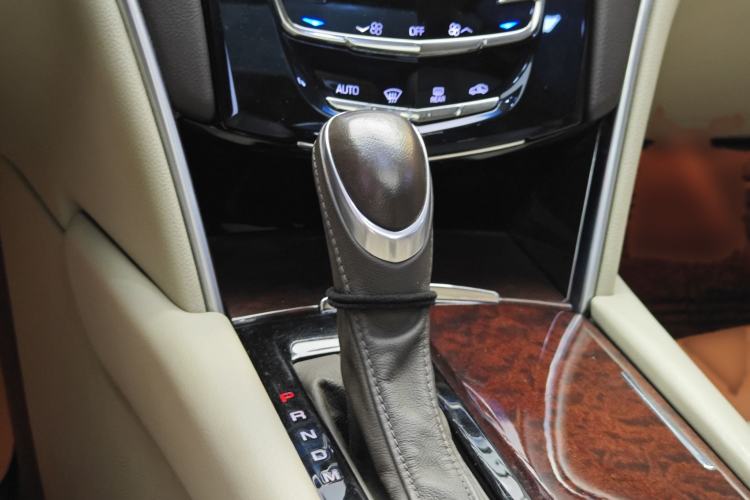 Used Cadillac XTS 2015 28T Comfort Model Gear Lever