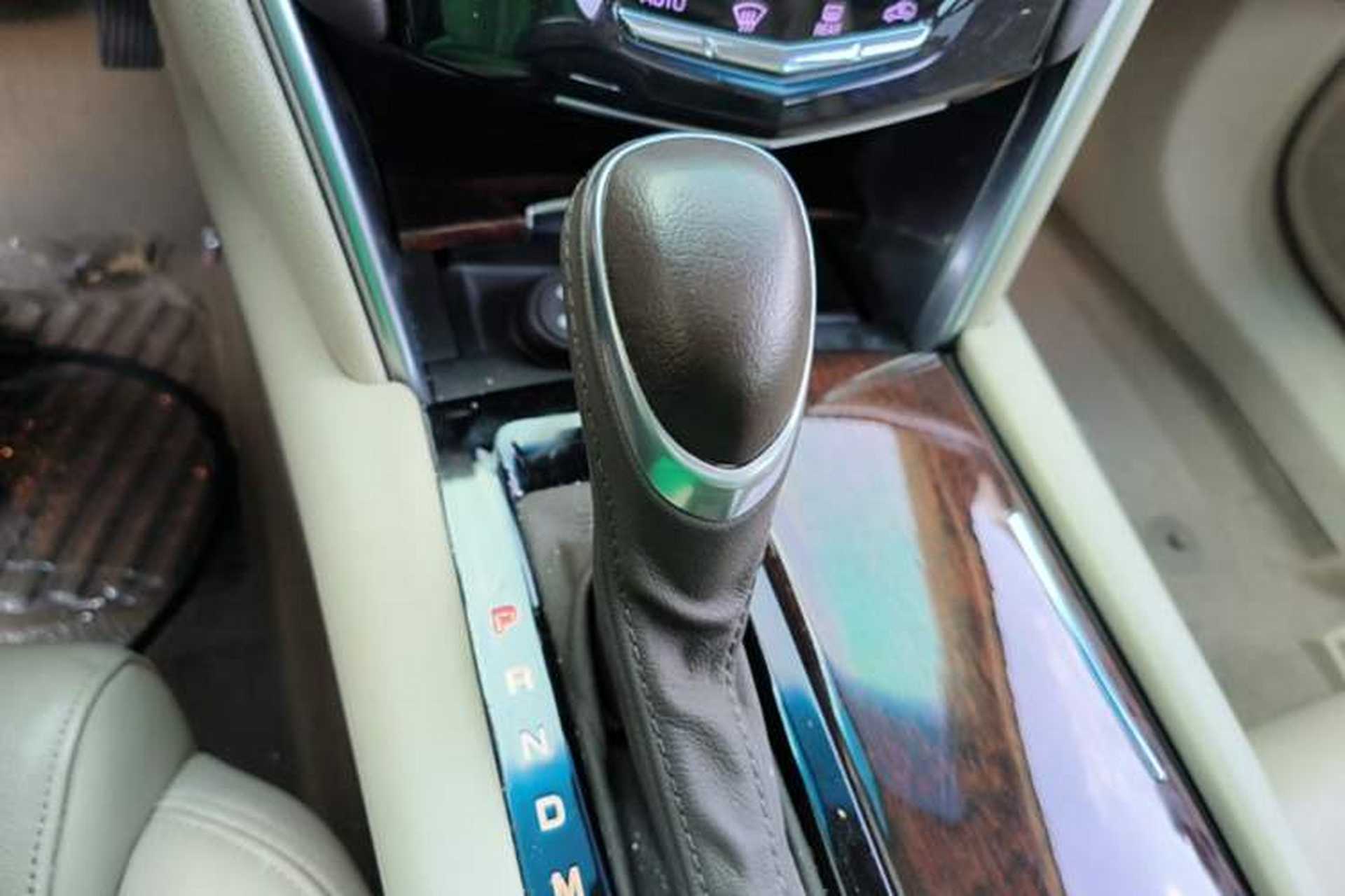 Used Cadillac XTS 2015 28T Comfort Model Gear Lever