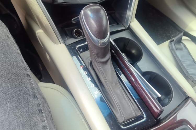 Used Cadillac XTS 2015 28T Comfort Model Gear Lever