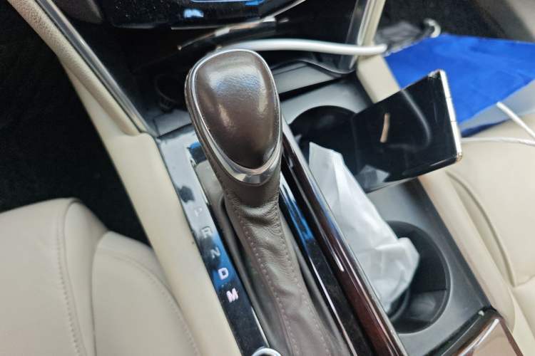 Used Cadillac XTS 2015 28T Comfort Model Gear Lever