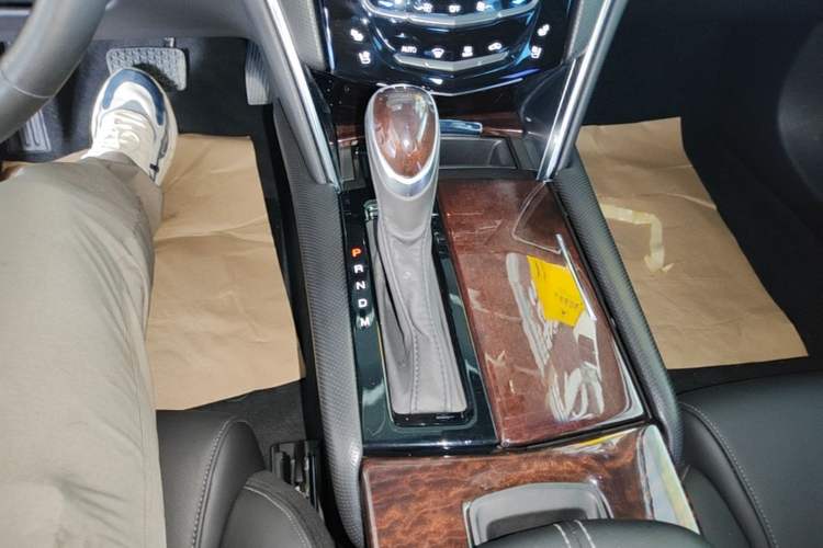 Used Cadillac XTS 2015 28T Luxury Model Gear Lever