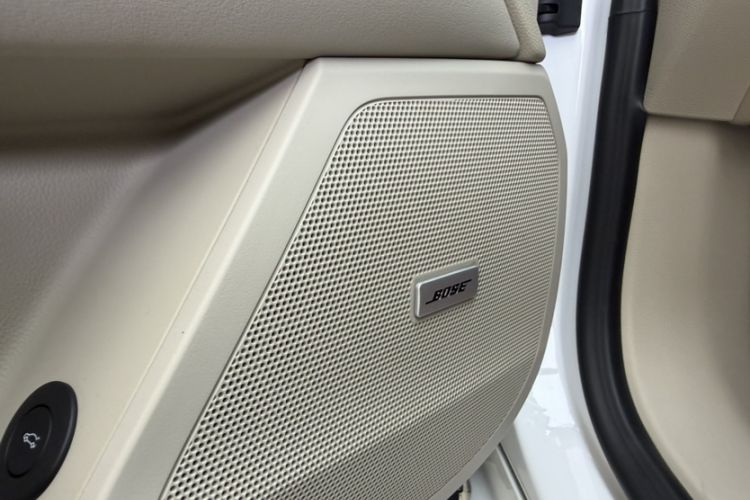 Used Cadillac XTS 2015 28T Comfort Model Interior 10