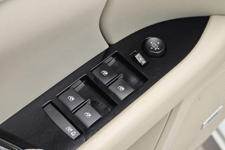 Used Cadillac XTS 2015 28T Comfort Model Interior 12
