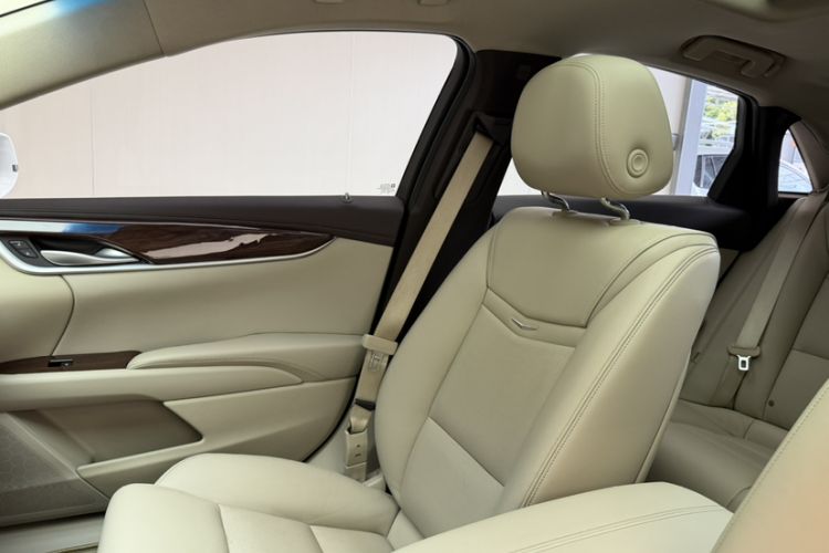 Used Cadillac XTS 2015 28T Comfort Model Interior 2
