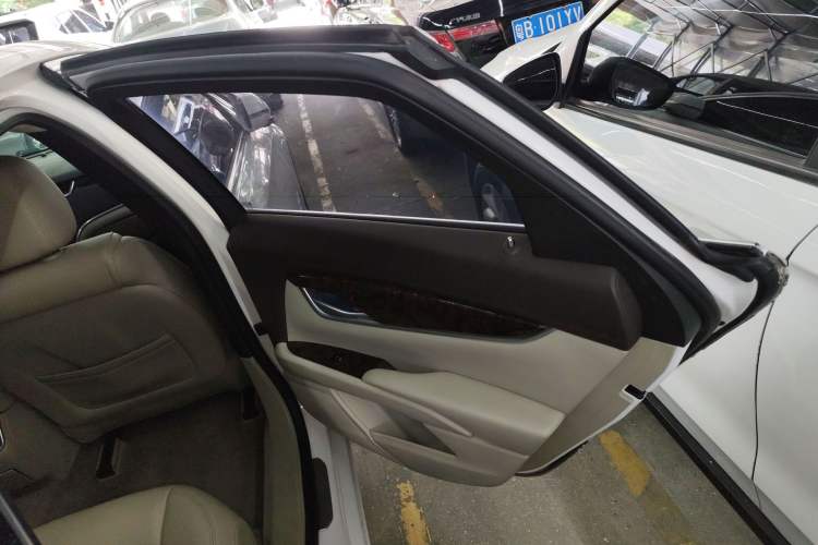 Used Cadillac XTS 2015 28T Comfort Model Interior 3