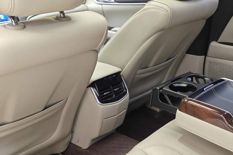 Used Cadillac XTS 2015 28T Comfort Model Interior 4