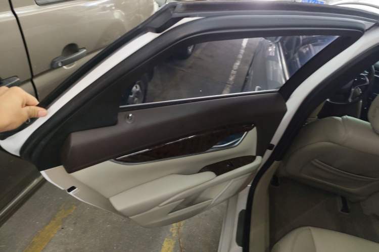 Used Cadillac XTS 2015 28T Comfort Model Interior 5