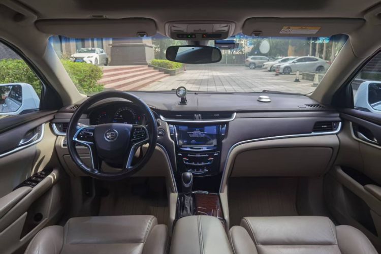 Used Cadillac XTS 2015 28T Comfort Model Interior 6