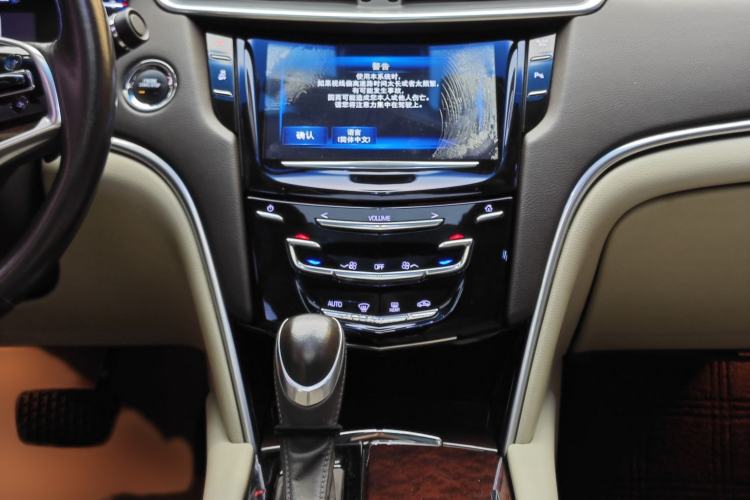 Used Cadillac XTS 2015 28T Comfort Model Interior 7