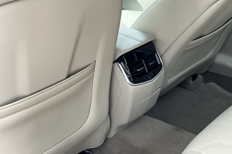 Used Cadillac XTS 2015 28T Elite Model Interior 8