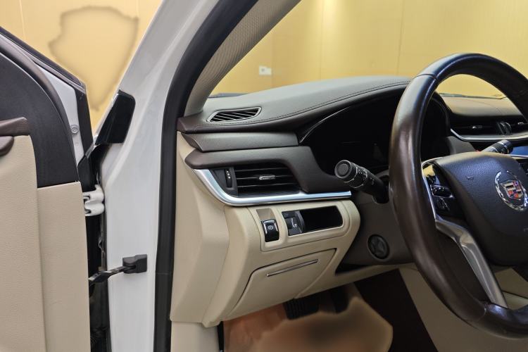 Used Cadillac XTS 2015 28T Comfort Model Interior 8