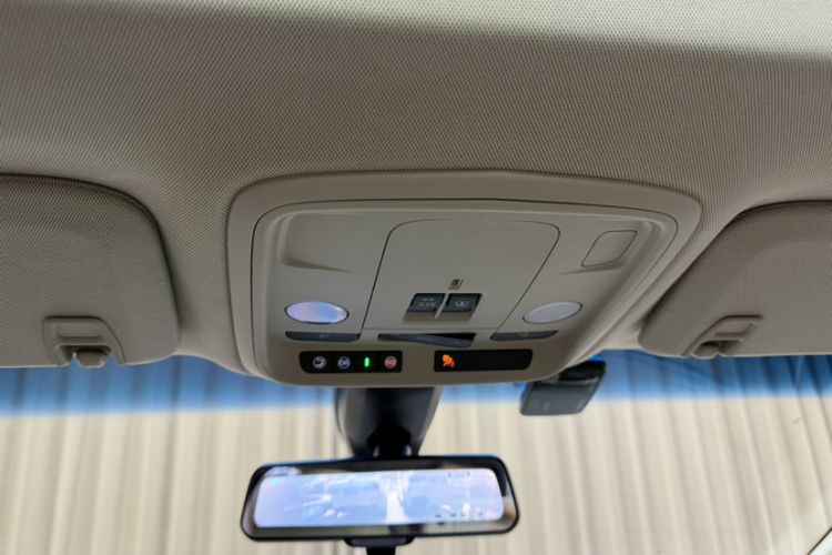 Used Cadillac XTS 2015 28T Comfort Model Interior 9