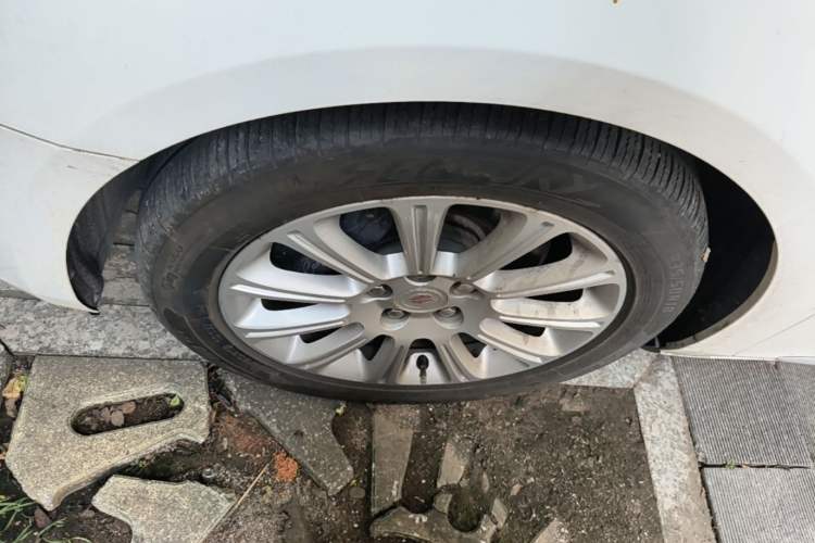 Used Cadillac XTS 2015 28T Comfort Model Left Front Wheel Hub
