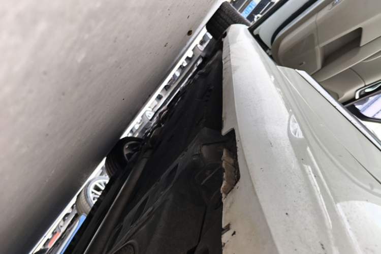 Used Cadillac XTS 2015 28T Comfort Model Left Side Sill