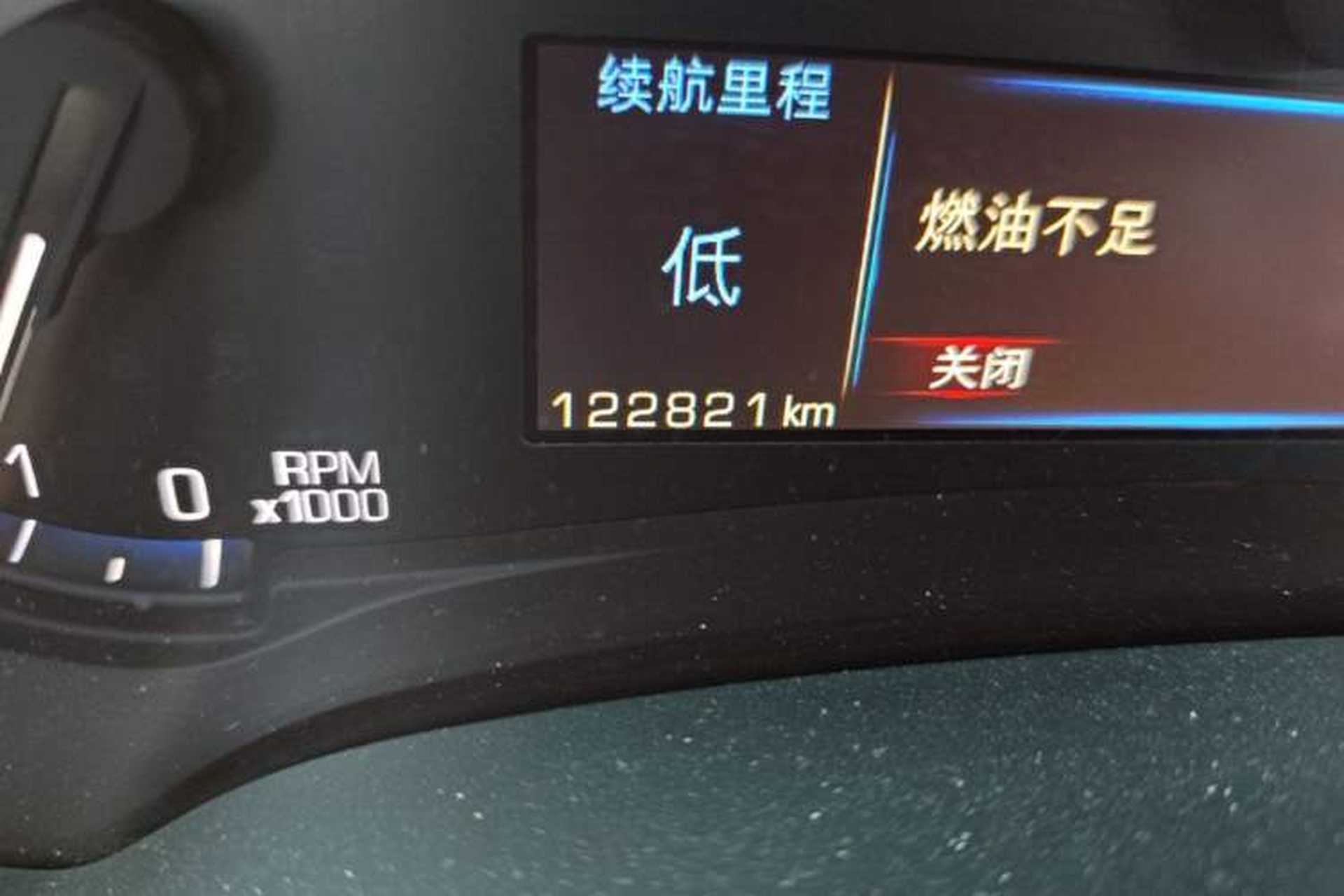 Used Cadillac XTS 2015 28T Comfort Model Odometer Close Up