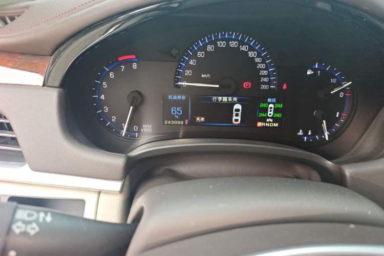Used Cadillac XTS 2015 28T Elite Model Odometer Close Up