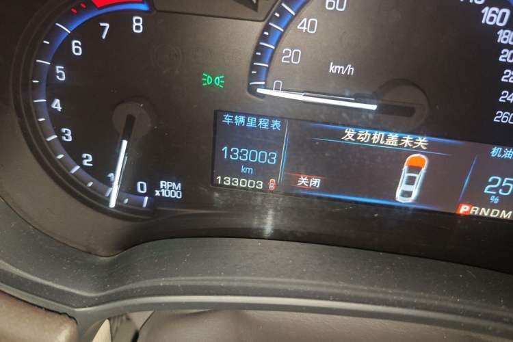 Used Cadillac XTS 2015 28T Comfort Model Odometer Close Up