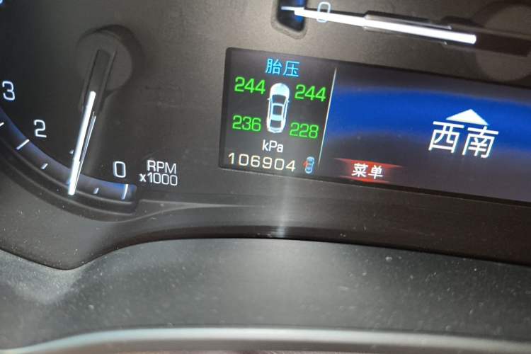 Used Cadillac XTS 2015 28T Comfort Model Odometer Close Up