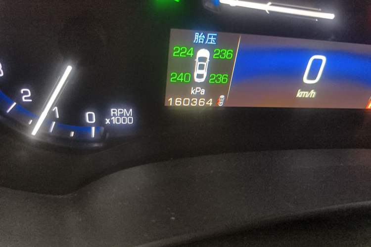 Used Cadillac XTS 2015 28T Comfort Model Odometer Close Up