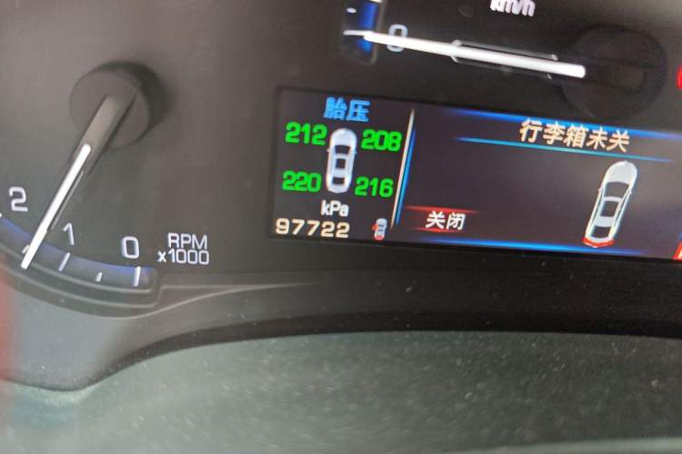 Used Cadillac XTS 2015 28T Comfort Model Odometer Close Up