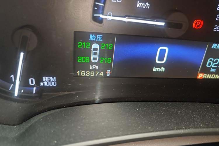 Used Cadillac XTS 2015 28T Comfort Model Odometer Close Up
