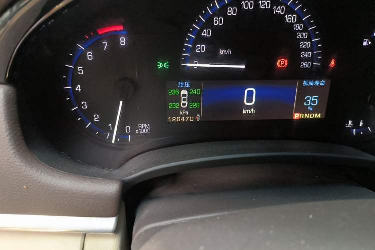 Used Cadillac XTS 2015 28T Elite Model Odometer Close Up