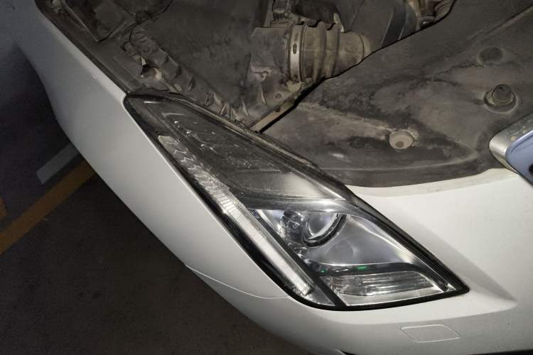 Used Cadillac XTS 2015 28T Comfort Model Right Front Headlight