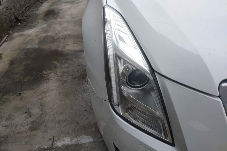 Used Cadillac XTS 2015 28T Comfort Model Right Front Headlight