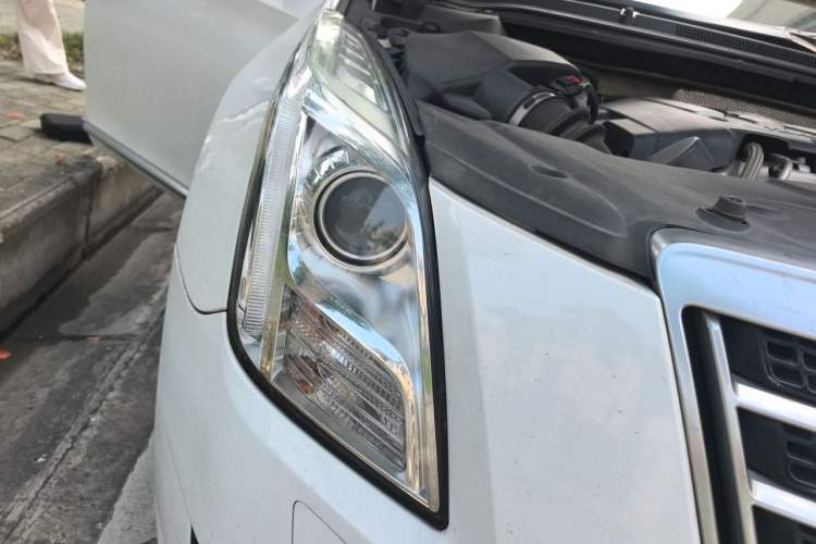 Used Cadillac XTS 2015 28T Comfort Model Right Front Headlight