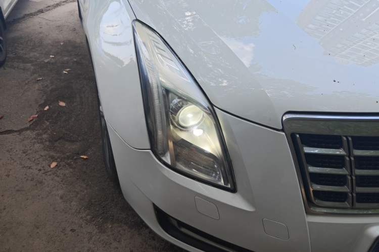 Used Cadillac XTS 2015 28T Comfort Model Right Front Headlight
