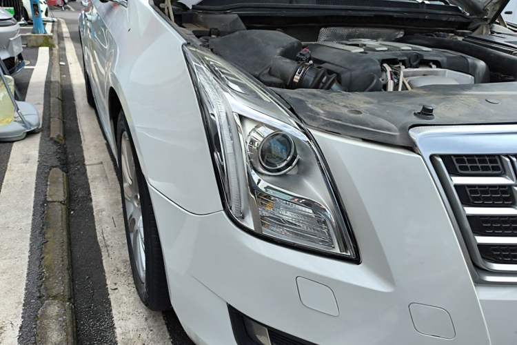 Used Cadillac XTS 2015 28T Comfort Model Right Front Headlight