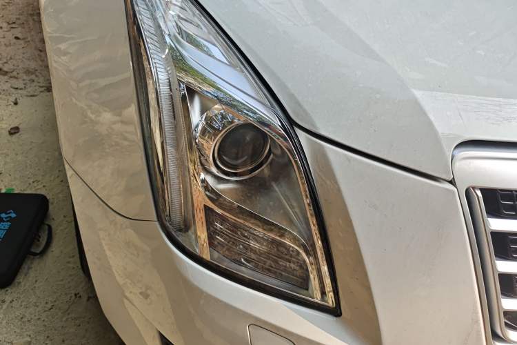 Used Cadillac XTS 2015 28T Comfort Model Right Front Headlight
