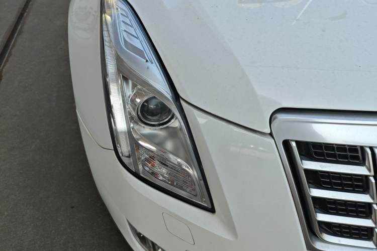 Used Cadillac XTS 2015 28T Elite Model Right Front Headlight